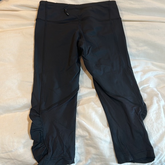 Lululemon Capri leggings pants size 4 - Picture 3 of 5